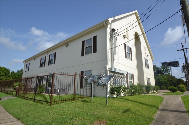 property at 304 Dell Ct