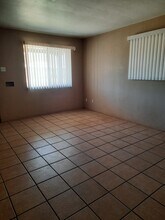 1933 W Mitchell Dr in Phoenix, AZ - Foto de edificio - Building Photo