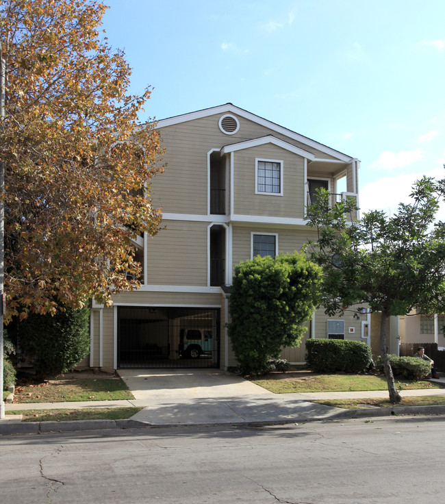 1020 Roswell Ave in Long Beach, CA - Building Photo - Building Photo