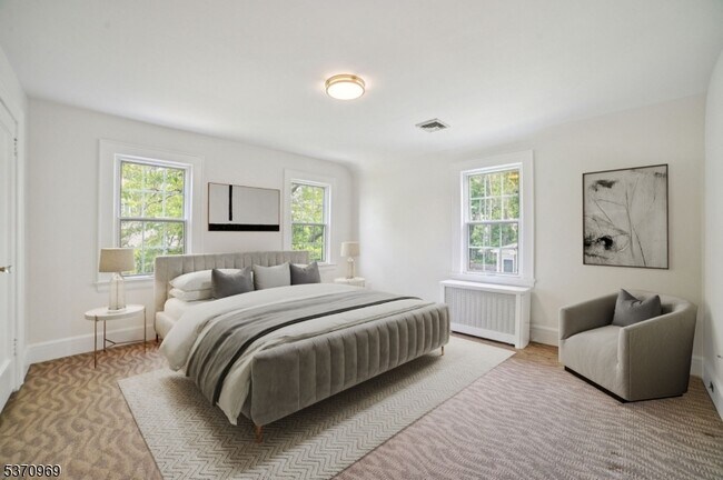 49 Greenwood Dr in Millburn, NJ - Building Photo - Building Photo