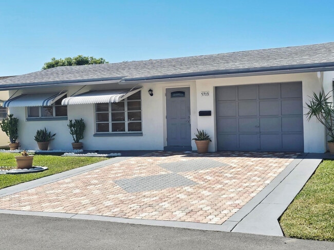 5713 NW 65th Terrace in Tamarac, FL - Building Photo - Building Photo