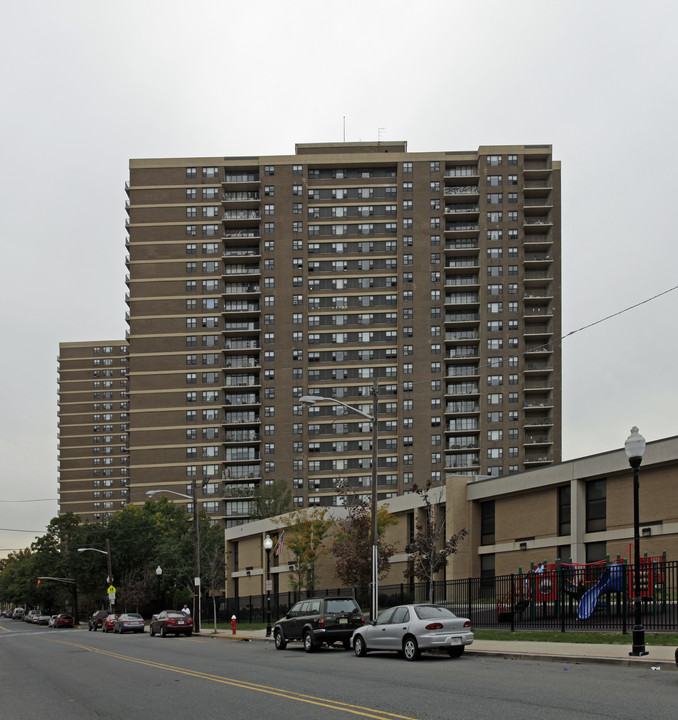 Parkview Towers Apartments in West New York, NJ - Building Photo