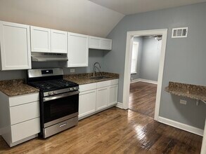 12052 S La Salle St in Chicago, IL - Building Photo - Building Photo