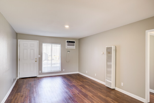 233 W Nicolet St in Banning, CA - Foto de edificio - Interior Photo