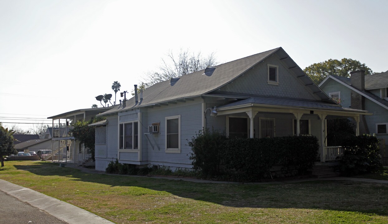419 W D St in Ontario, CA - Building Photo