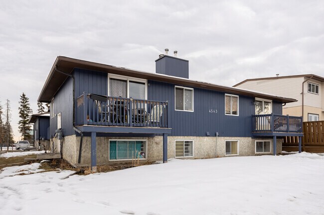 4543 7 Av SE