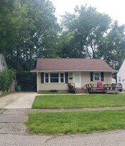 3538 Orchard Dr in Stow, OH - Building Photo