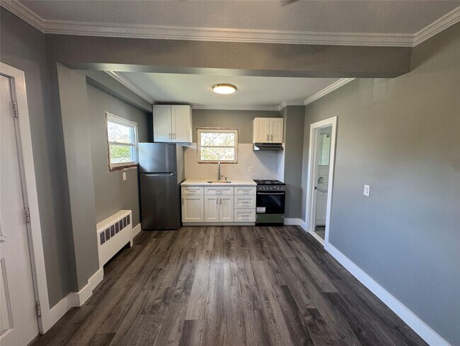 325-329 Patchogue Yaphank Rd in East Patchogue, NY - Building Photo - Building Photo