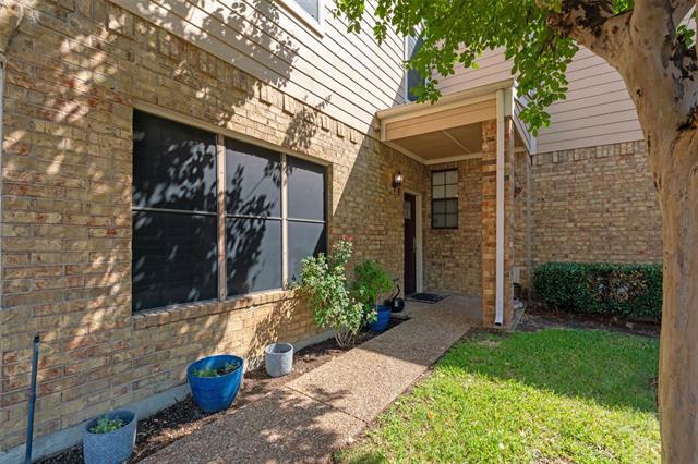 207 Cimarron Trail in Irving, TX - Building Photo - Building Photo