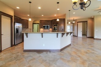 3047 Bluffs Dr in Richland, WA - Building Photo - Building Photo