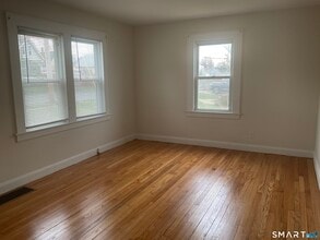 340 Knowlton St in Stratford, CT - Building Photo - Building Photo