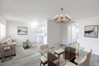 The Meridian at 2825 in Ft. Myers, FL - Building Photo - Building Photo