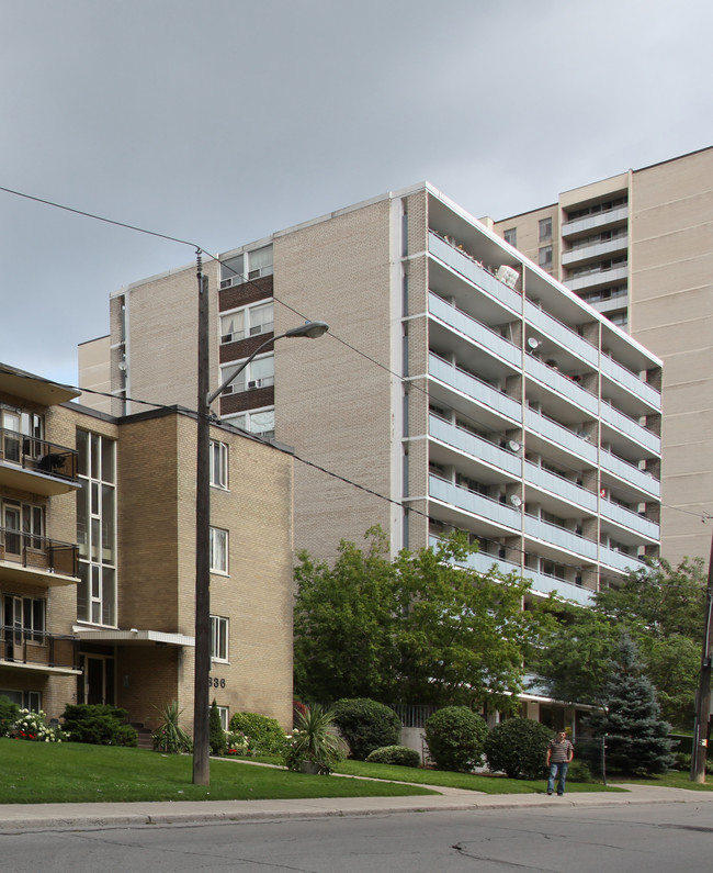 Roselawn Terrace in Toronto, ON - Building Photo - Building Photo