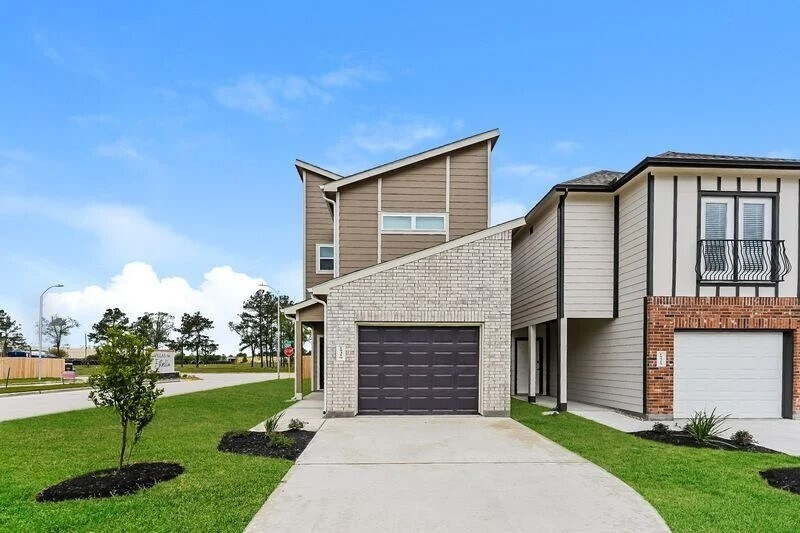 15319 Estrella Rd W in Houston, TX - Building Photo