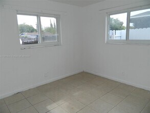 2620 NW 18th Terrace in Oakland Park, FL - Building Photo - Building Photo