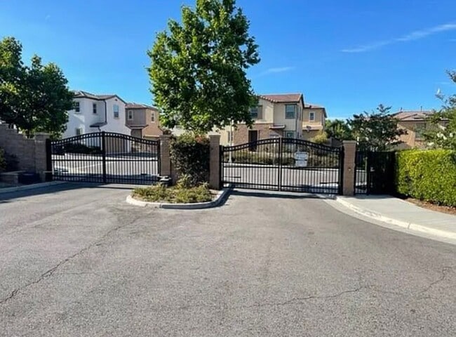 property at 2816 Palma Cir