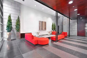 329 Notre Dame Rue E in Montréal, QC - Building Photo - Building Photo