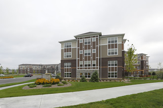 Silver Creek on Main in Maple Grove, MN - Foto de edificio - Building Photo