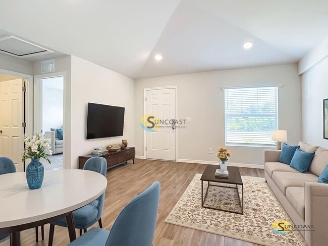 2014 Dorion St in Port Charlotte, FL - Foto de edificio - Building Photo