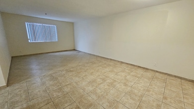 5541 Fulcher Ave in Los Angeles, CA - Building Photo - Building Photo