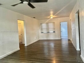 805 NE 134th St, Unit A in North Miami, FL - Building Photo - Building Photo