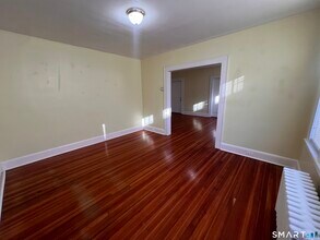 2125 E Main St in Bridgeport, CT - Building Photo - Building Photo