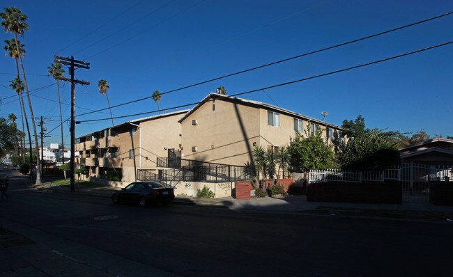 Casa Portola in Los Angeles, CA - Foto de edificio - Building Photo