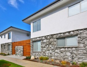 1801-103 E Wardlow Rd in Long Beach, CA - Foto de edificio - Building Photo