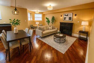 5201 S Indiana Ave in Chicago, IL - Building Photo - Building Photo