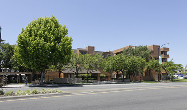 Eskaton Hazel Shirley Manor in El Cerrito, CA - Building Photo - Building Photo