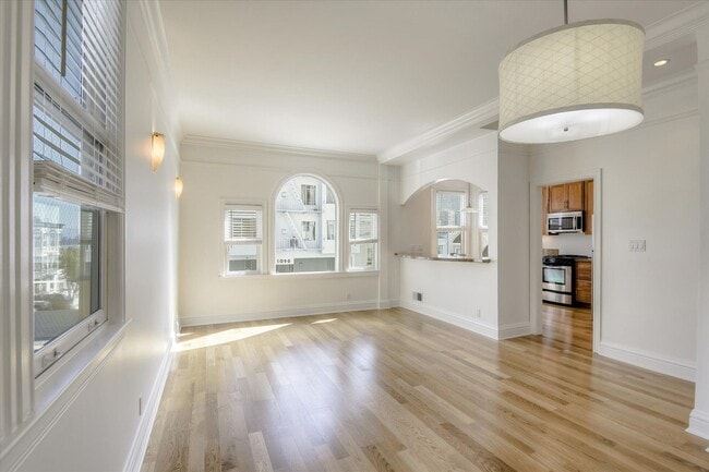 1065 Montgomery St in San Francisco, CA - Building Photo - Building Photo