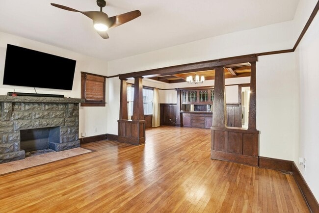 1610 W 36th Pl in Los Angeles, CA - Building Photo - Building Photo