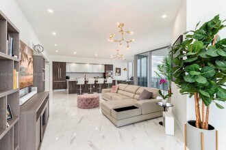488 NE 18th St, Unit PH01 in Miami, FL - Foto de edificio - Building Photo