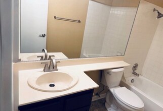 2181 Bay Club Dr in Laughlin, NV - Foto de edificio - Building Photo