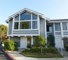 835 Mistletoe Ln in Carlsbad, CA - Building Photo