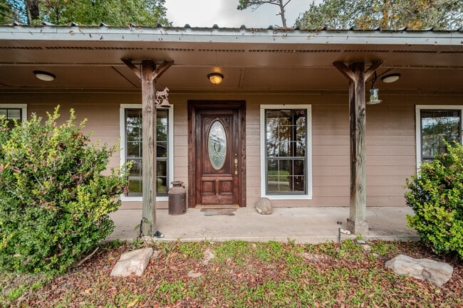 521 Northwood Dr in Pointblank, TX - Building Photo - Building Photo