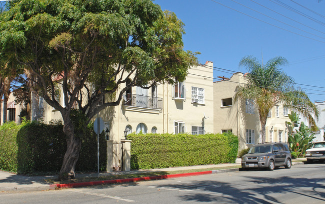 800 N Edinburgh Ave in Los Angeles, CA - Foto de edificio - Building Photo