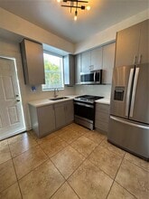 411 SW 19th St, Unit 1-2 in Fort Lauderdale, FL - Foto de edificio - Building Photo
