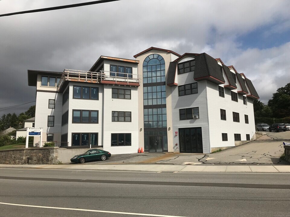 404 Thames St in Groton, CT - Building Photo