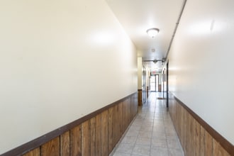 7512 N Granville Rd in Milwaukee, WI - Foto de edificio - Building Photo