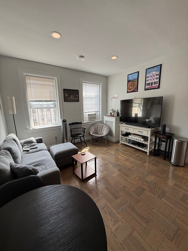 130 Jersey St, Unit 3 in Boston, MA - Foto de edificio - Building Photo