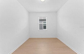 4036 Big Sky Dr in Spring Hill, FL - Foto de edificio - Building Photo