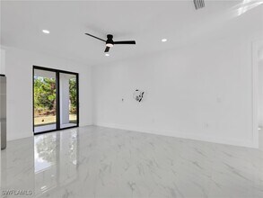 1119 Earhart St E in Lehigh Acres, FL - Building Photo - Building Photo