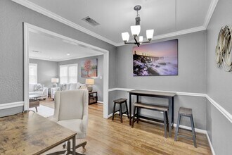 5516 Chenevert St in Houston, TX - Foto de edificio - Building Photo