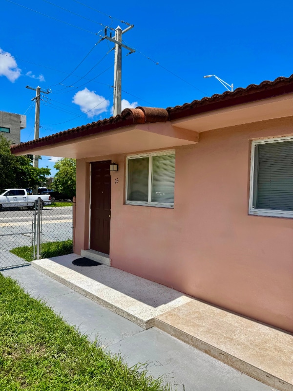 624 W 17th St in Hialeah, FL - Building Photo - Building Photo