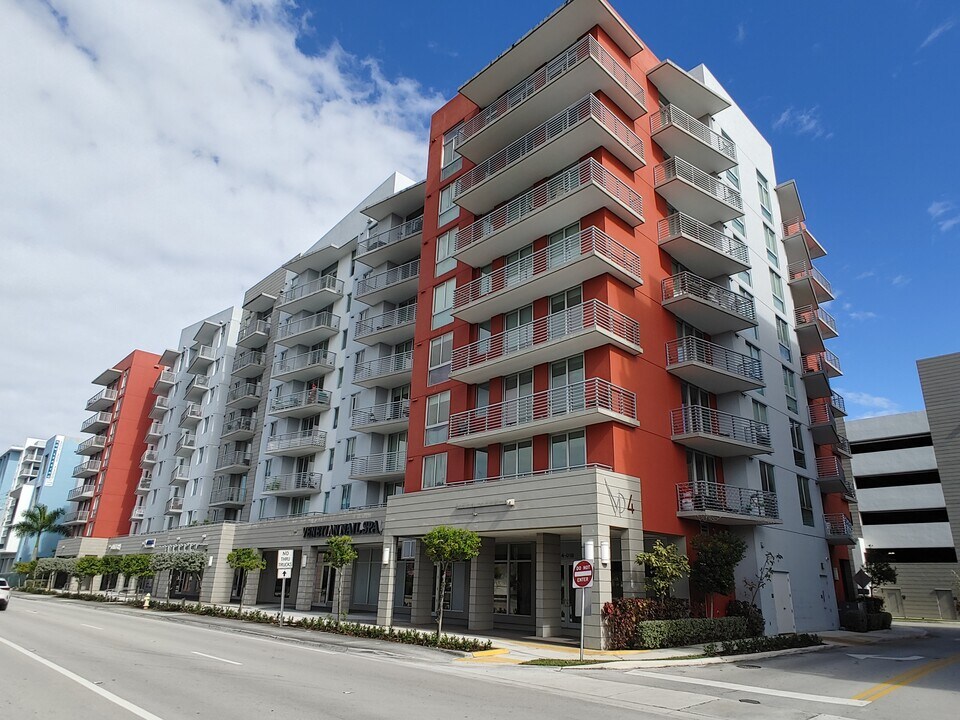 7875 NW 107th Ave in Doral, FL - Building Photo