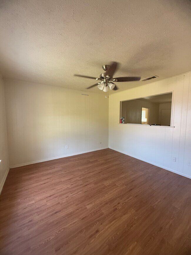 3493 Country Club Rd in Denton, TX - Foto de edificio - Building Photo