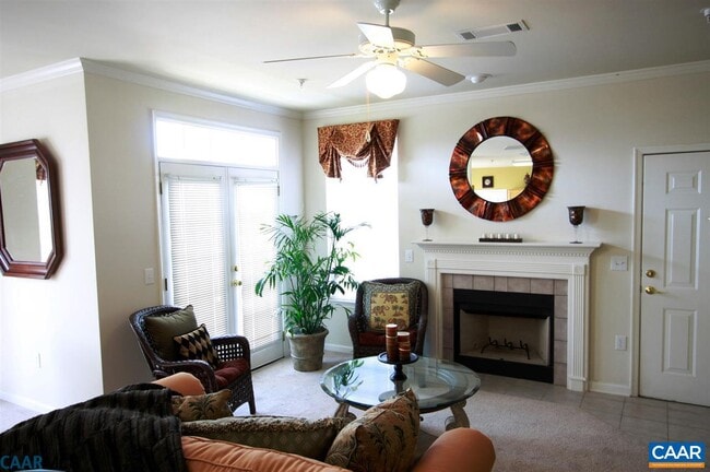 825 Beverly Way in Charlottesville, VA - Foto de edificio - Building Photo