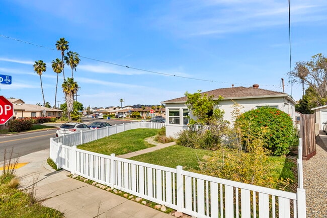 4771 Choctaw Dr in San Diego, CA - Building Photo - Building Photo