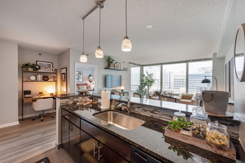 349 E Ohio St in Chicago, IL - Building Photo